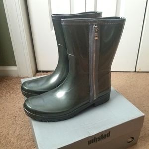 Grey Rainboots